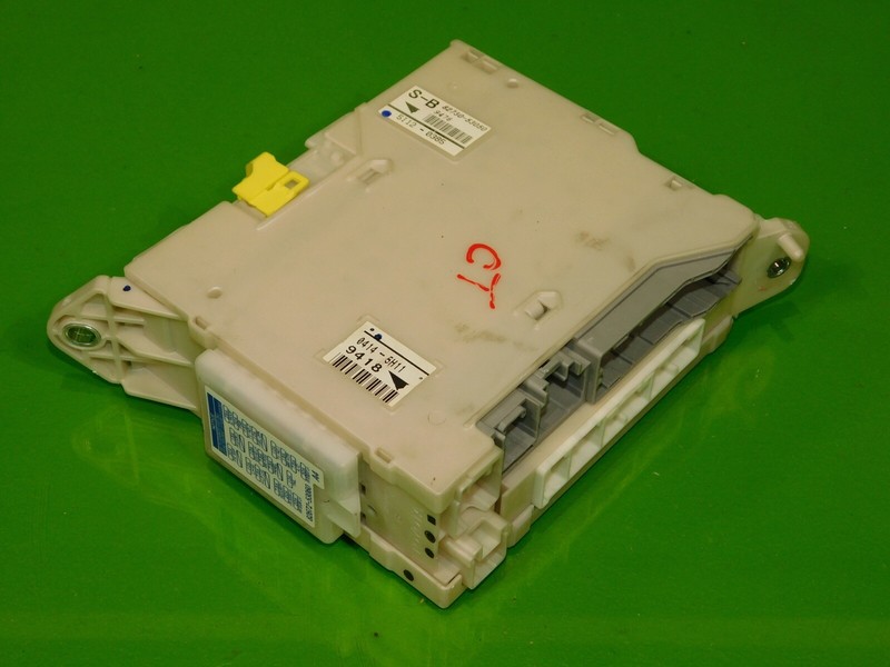 06 IS250 IS350 OEM driver left interior fuse relay junction 82730-53050