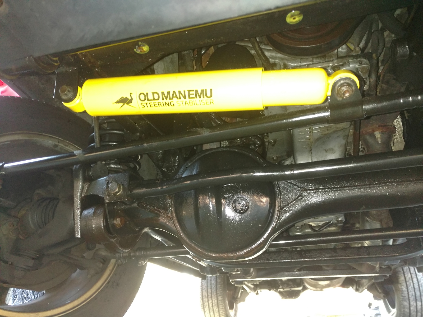 Old Man Emu Steering Stabilizer for 19992004 Land Rover Discovery 4WD