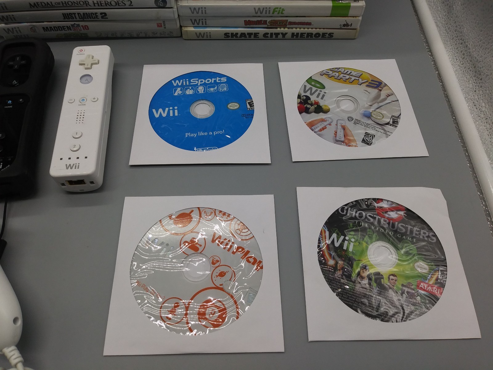 Nintendo Wii Bundle RVL-001 Controller Chords Games Wii Play Star Wars Mario