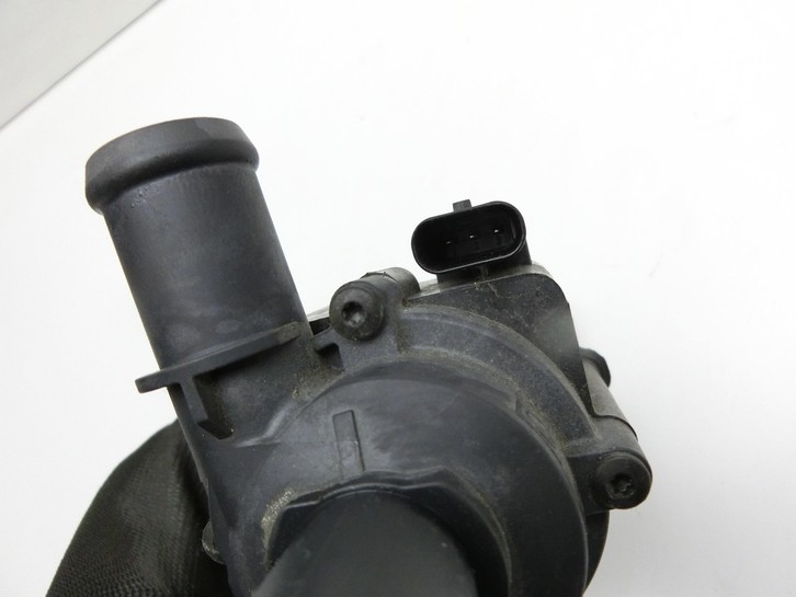 Audi A4 8W B9 15-19 TFSI 1,4 110KW Umwelzpumpe Heizung Pumpe Audi A4 8W B9 15-19 08.08.2017 06H121601N gebraucht Vorschau 5