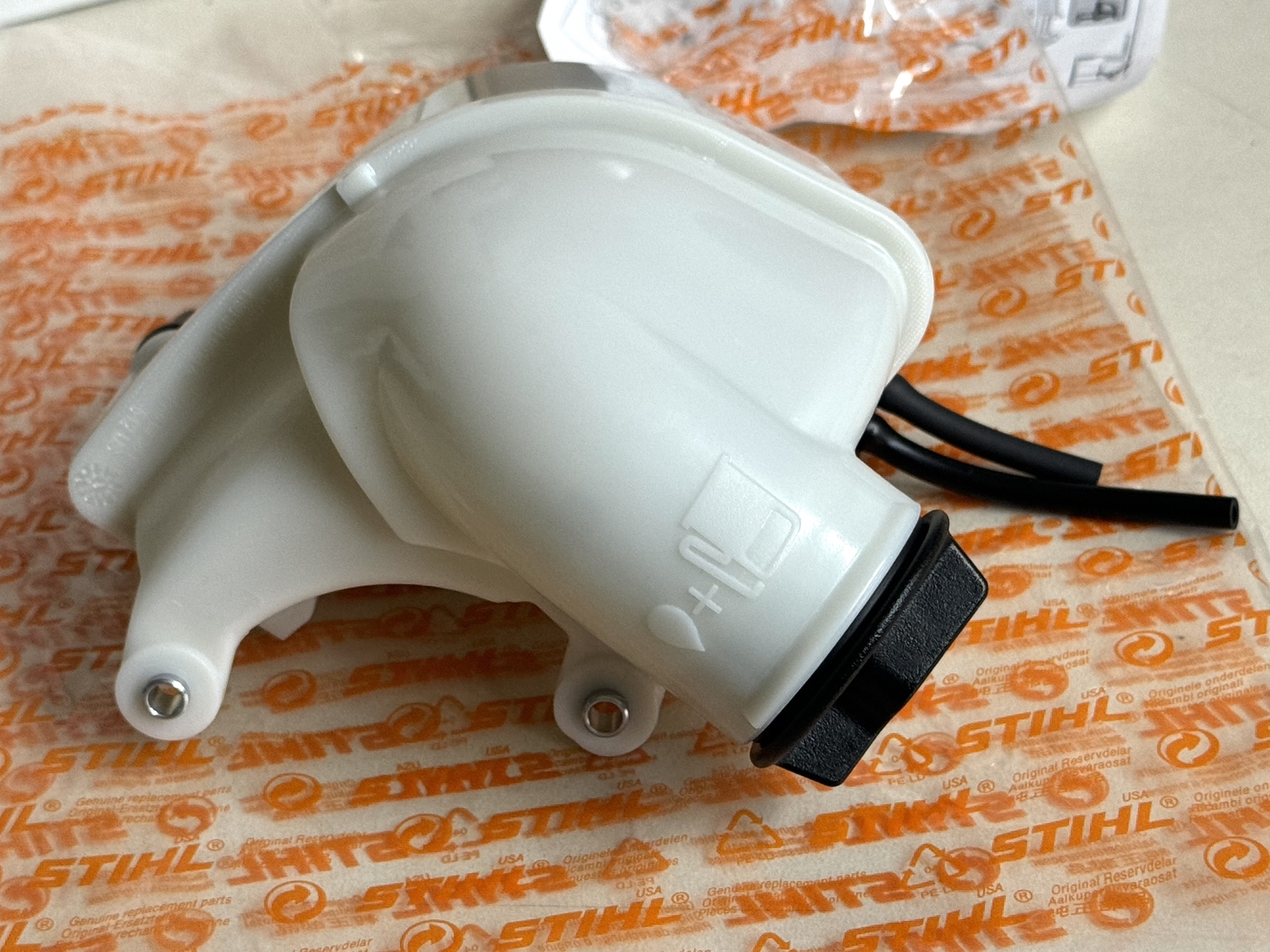 STIHL OEM FUEL TANK ASSEMBLY 4180 350 0419 FS90 FS110 KM90 HT131 BT130 AND MORE - Picture 3 of 4