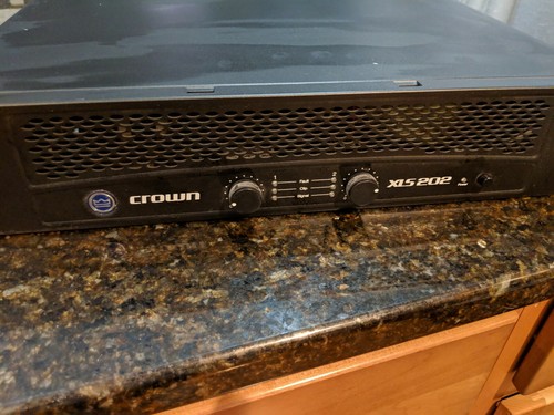 Crown XLS-202 Stereo Power Amplifier