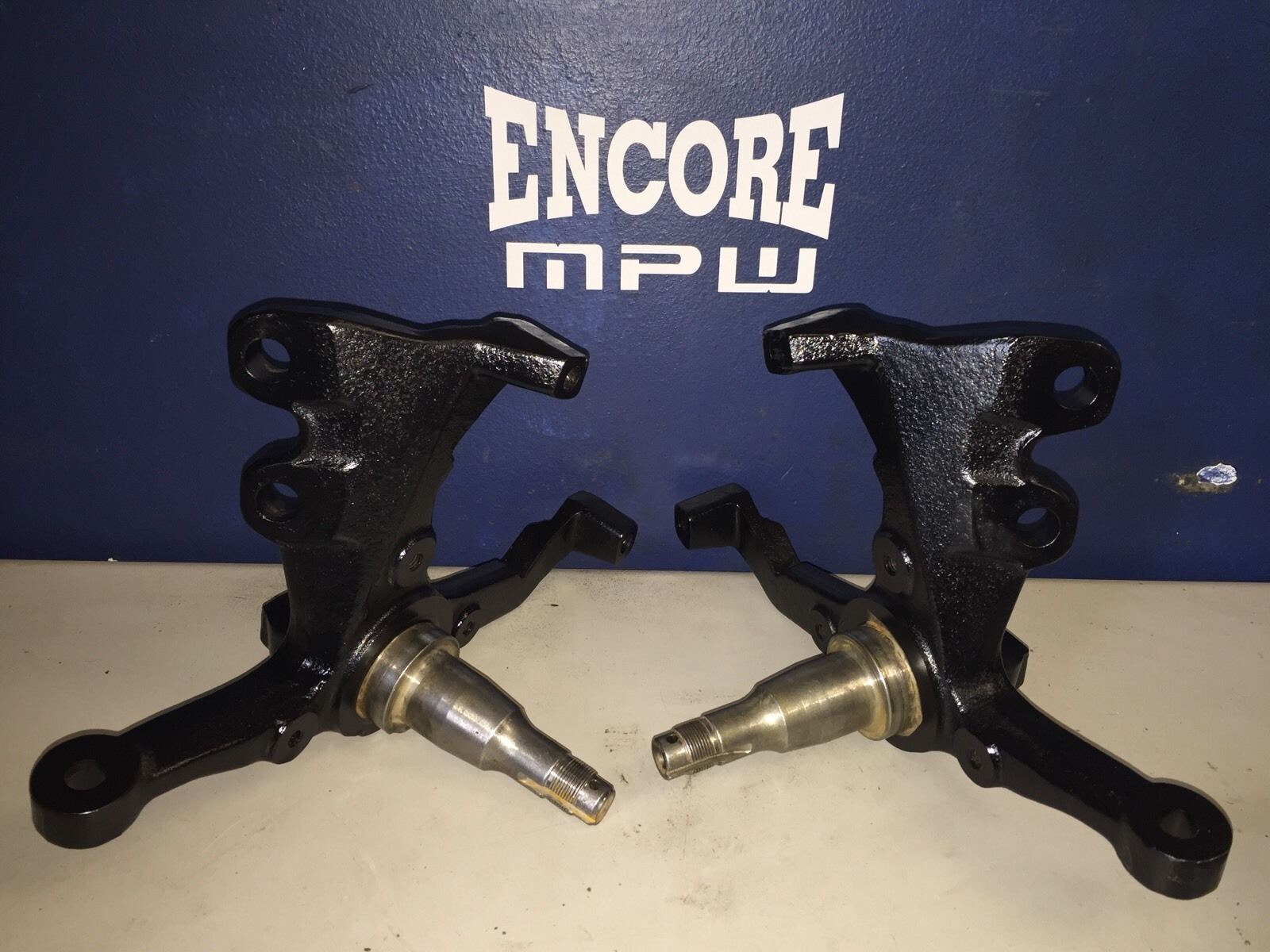 1987-1993 Ford Mustang Spindle v8 5.0L Steering knuckle Pair
