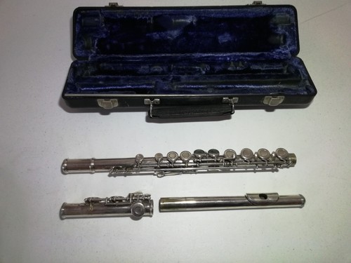 VINTAGE ARMSTRONG FLUTE MODEL 104 HARD CASE STUDENT FLUTE