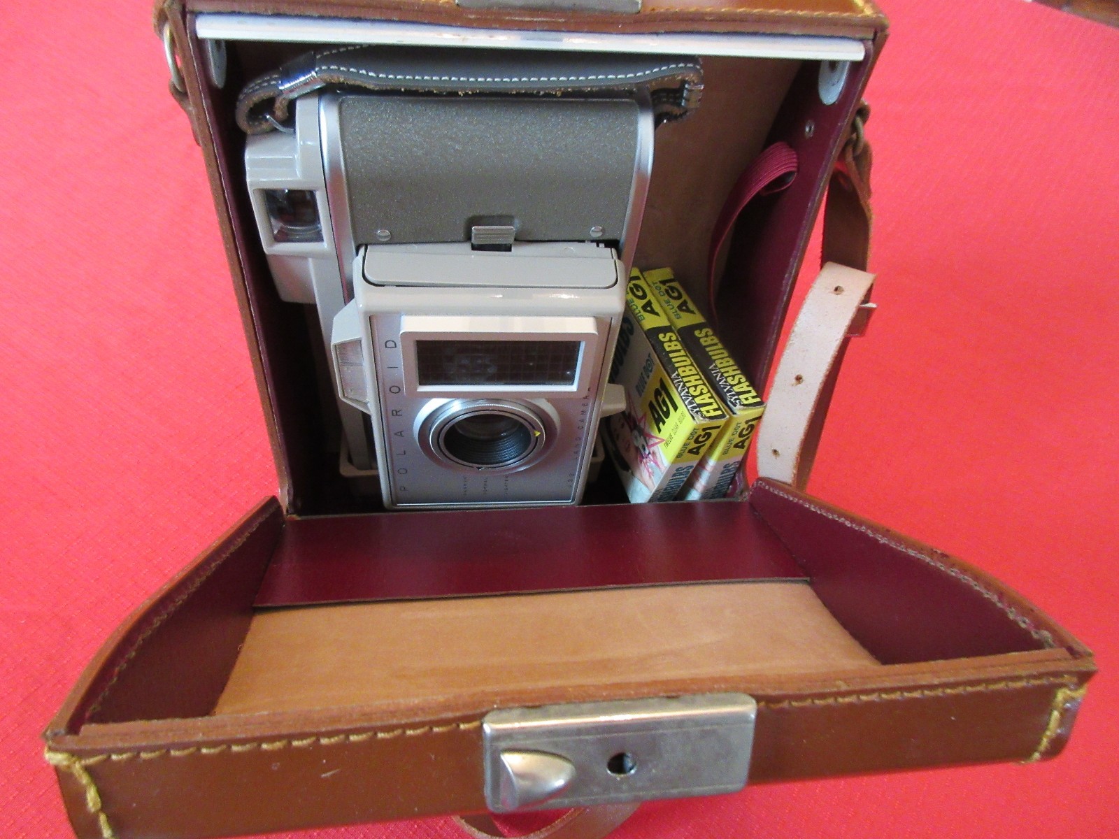 VINTAGE POLAROID LAND CAMERA AND CASE J 33 EXCELLENT COND BELLOWS SOFT & PLIABLE