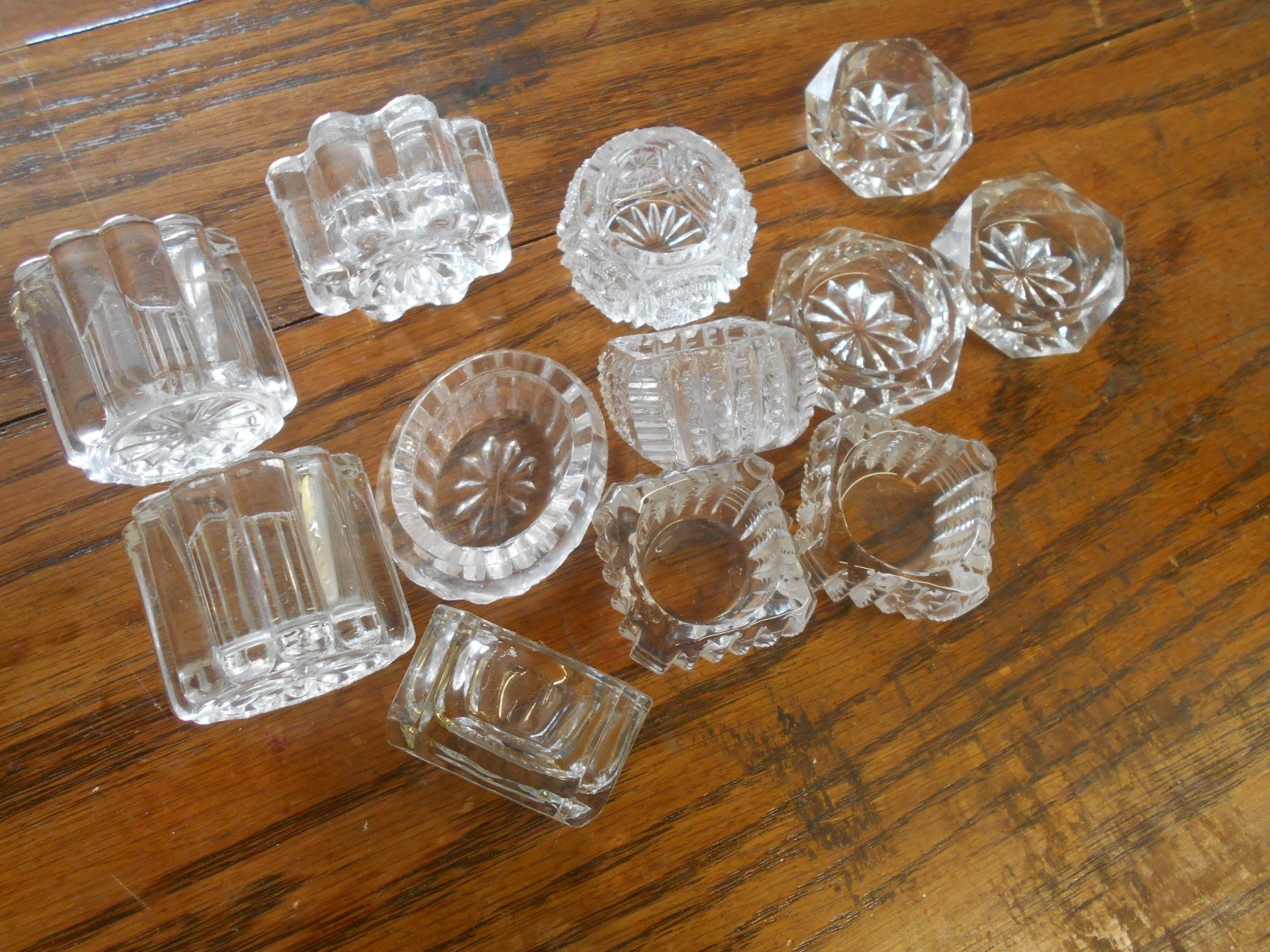 box lot 12 vintage glass pressed glass elegant glass salt dips individual size