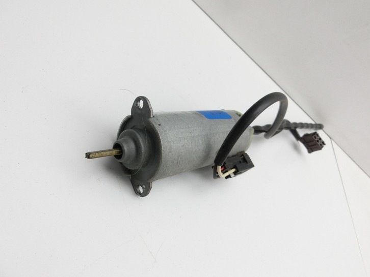 Mercedes W220 S430 98-02 Stellmotor Sitzverstellung Sitz Rechts Vorne Mercedes W220 S430 98-02 13.03.2002... Bild 2