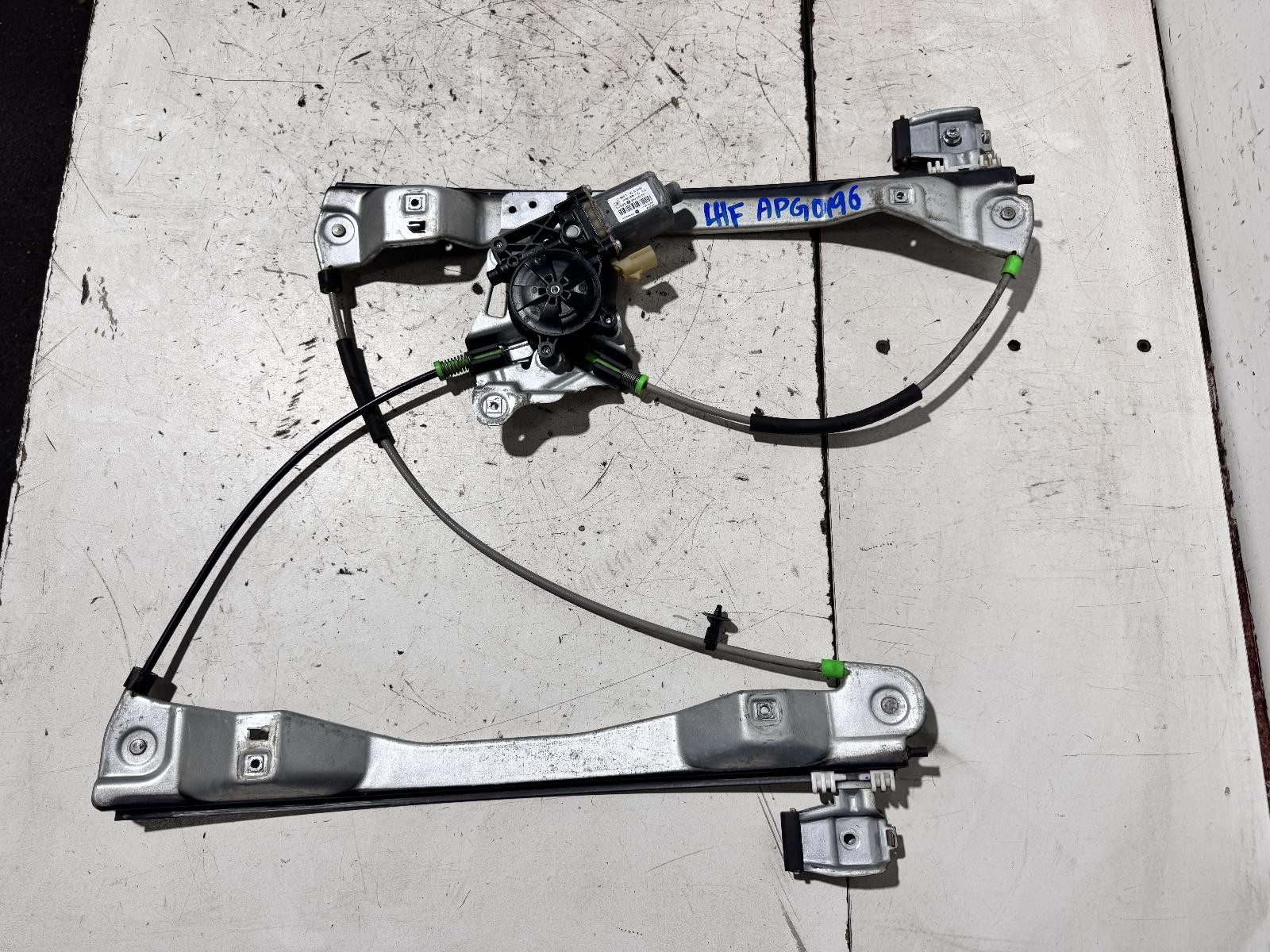 Holden Commodore Left Front Door Window Regulator VF 05/2013-12/2017 - thumbnail 3