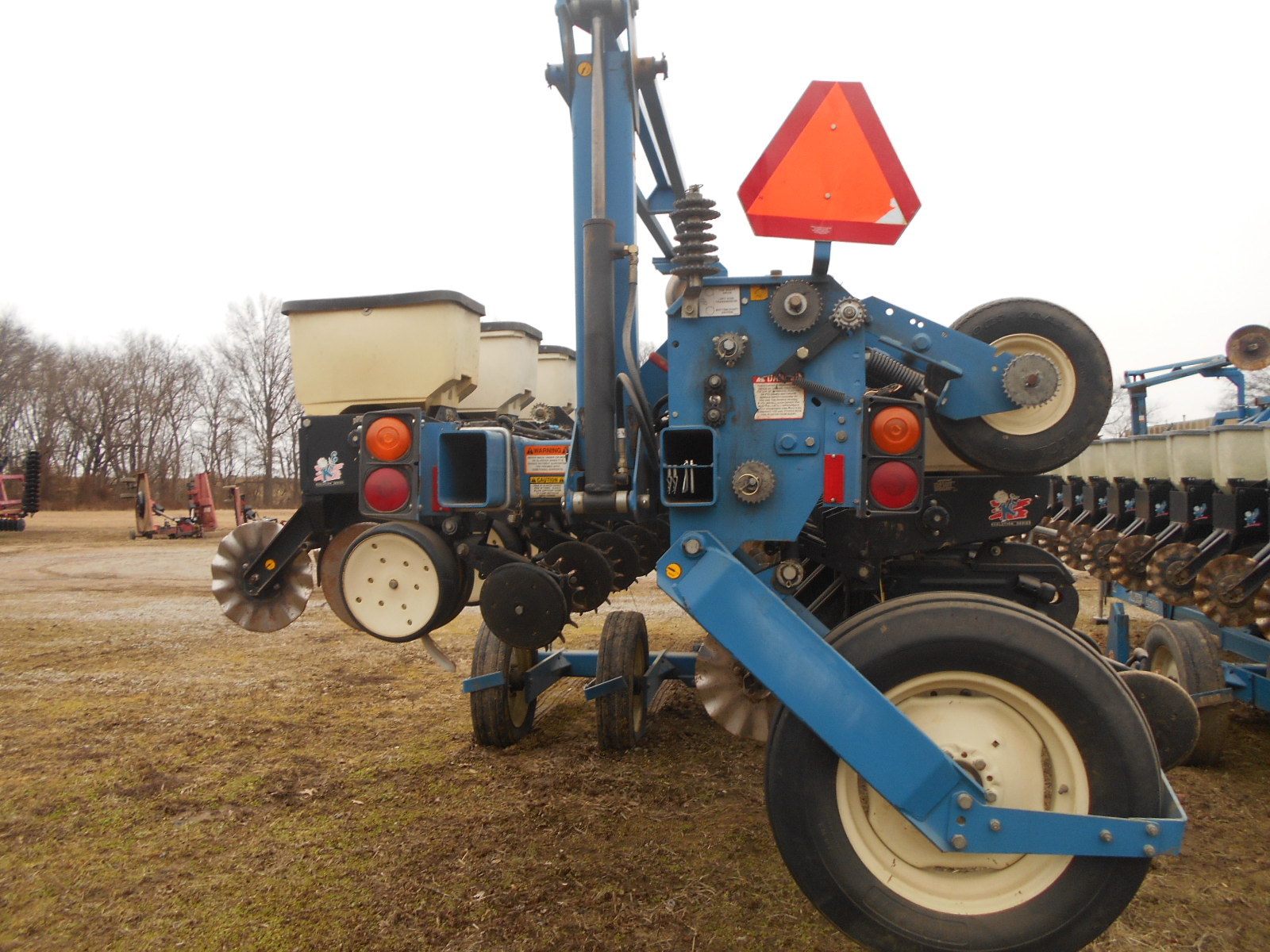 KINZE 3600 CORN PLANTER // 12-23 // SN=613909 // ELECTRIC CLUTCHES // MONITOR