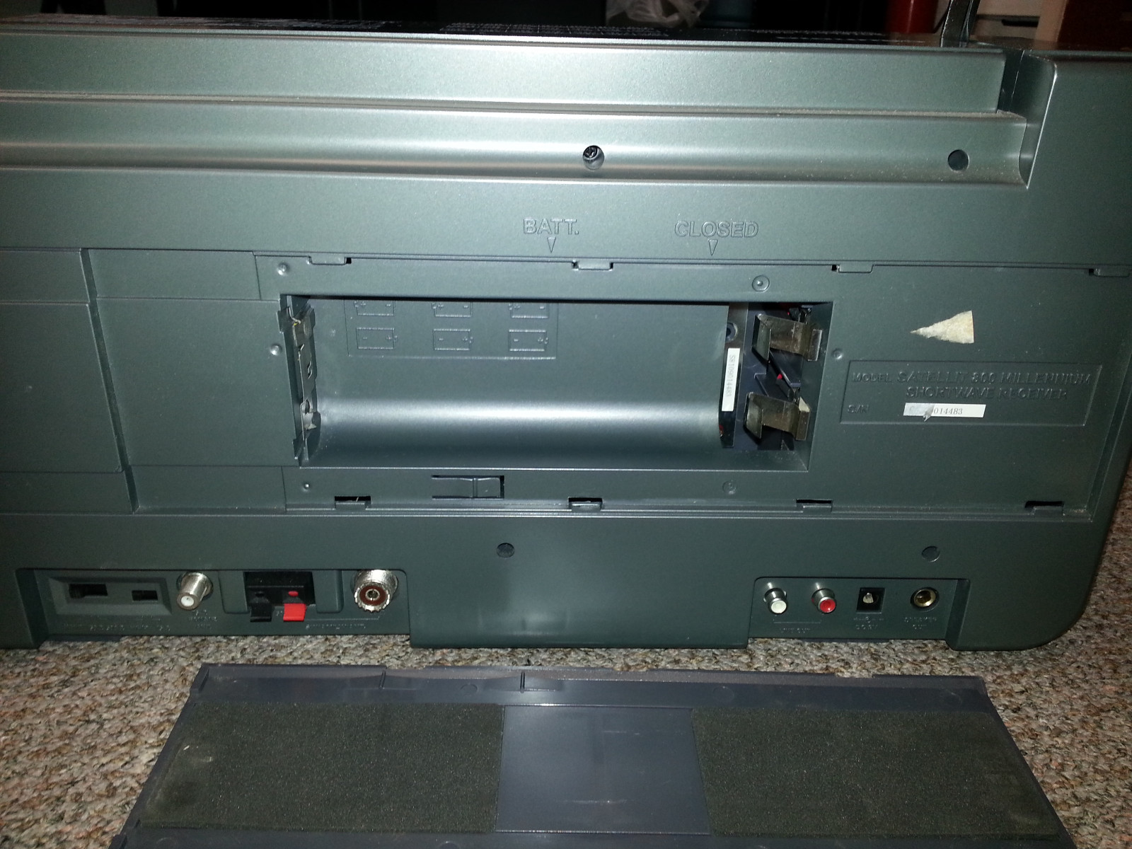 GRUNDIG Satellit 800 AM/MW/LW/SW/AIR/FM USB LSB Stereo World Band Receiver