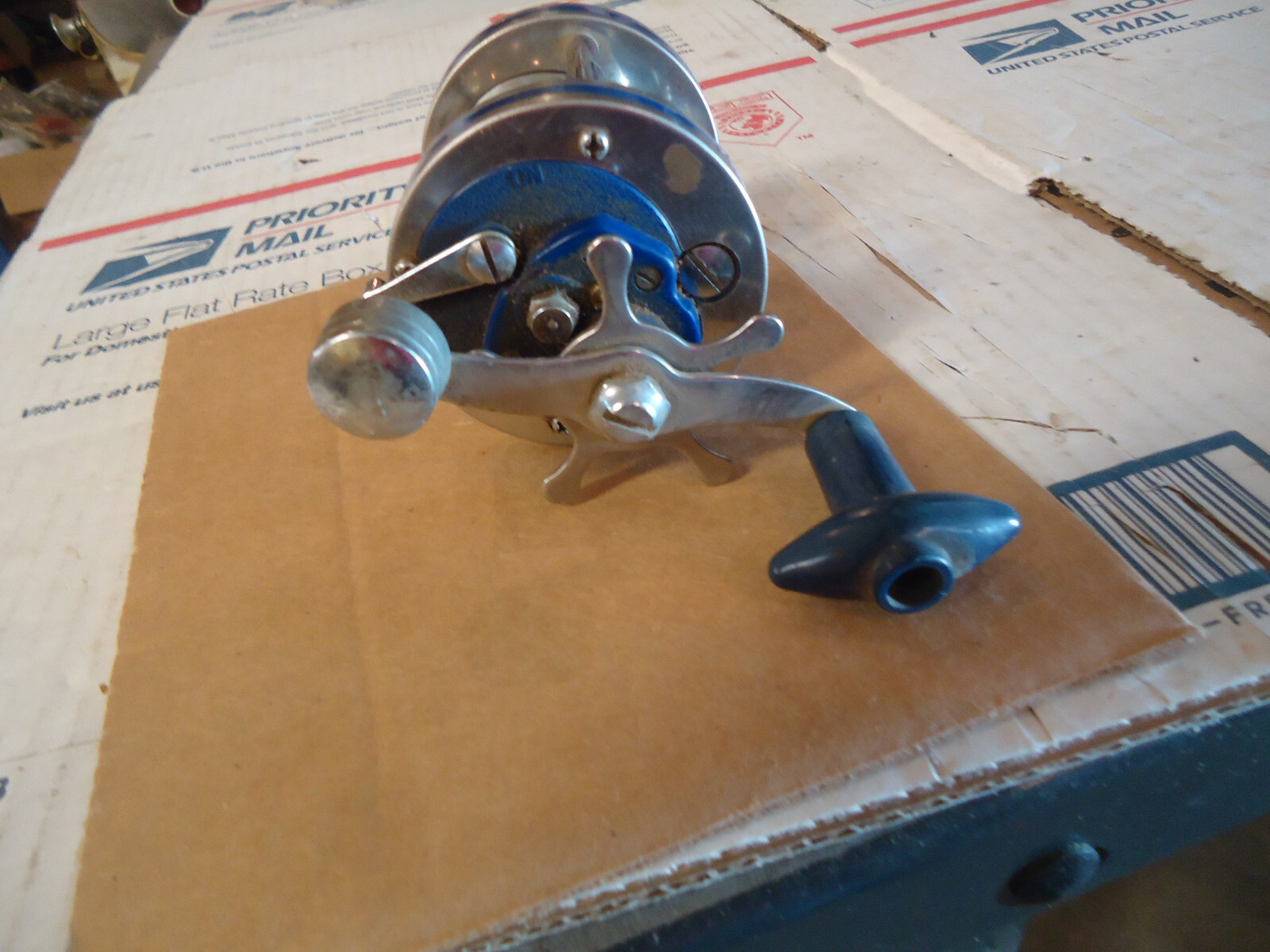 OLYMPIC FISHING REEL DOLPHIN 621 LW MADE IN JAPAN Vintage Salt Water BLUE