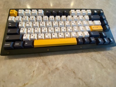 Custom 75% keyboard: Banana Split switches, high-quality keycaps, custom cable.