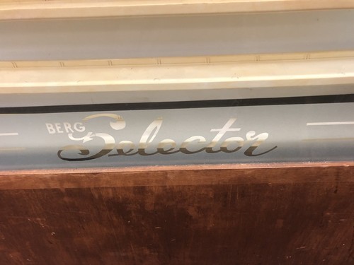 Antique Working BERG Selector Rotating and Lighted Jewelry Display Case