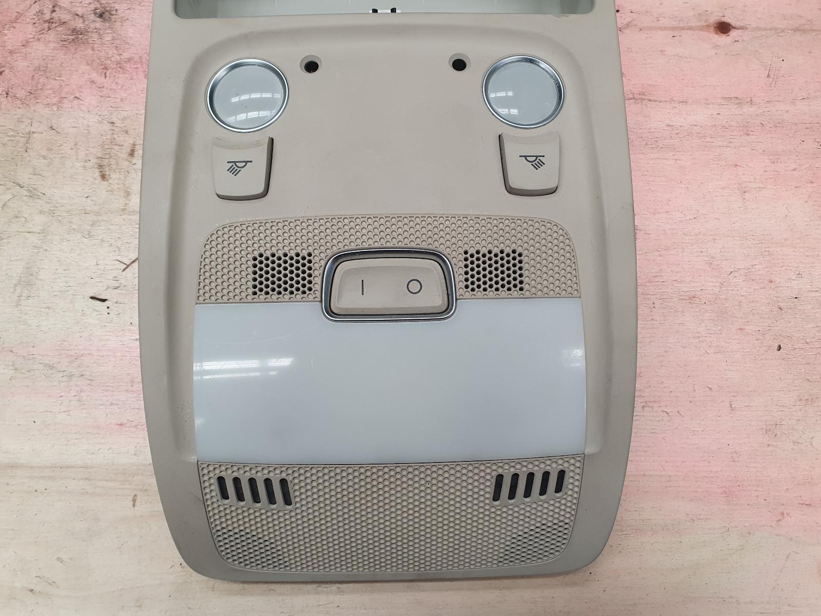 2010 Audi Q5 FRONT COURTESY LIGHT NON SUNROOF CONTROLS 8R 03/09-01/17 image 4