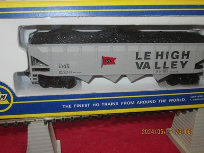 AHM HO Lehigh Valley Open Hopper W/Load 5460-14, Grey.