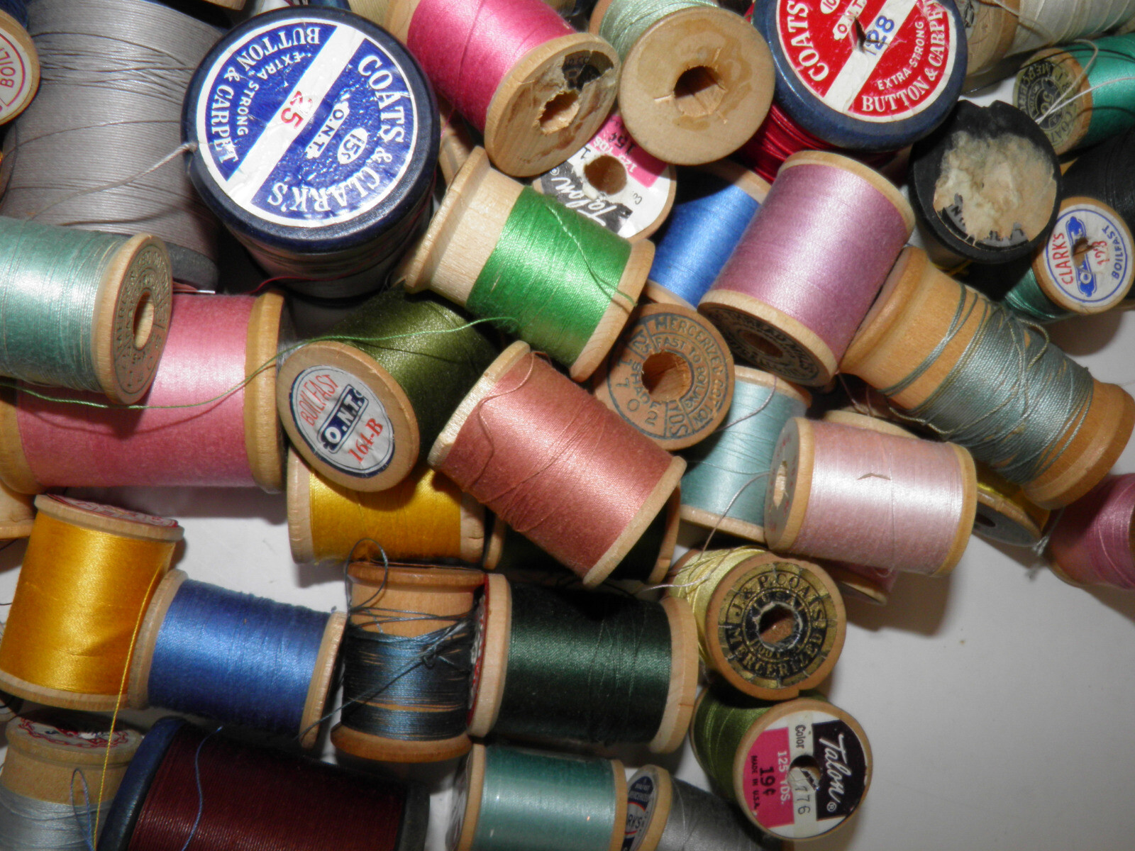 Estate Lot 100 Vintage Threads On Wooden Spools - Different Colors And Weights