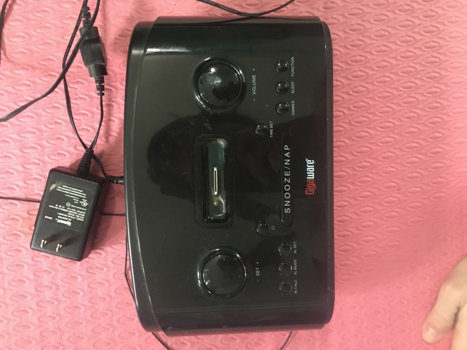 Gigaware Alarm clock and Radio for Iphone/Ipod and AUX Input