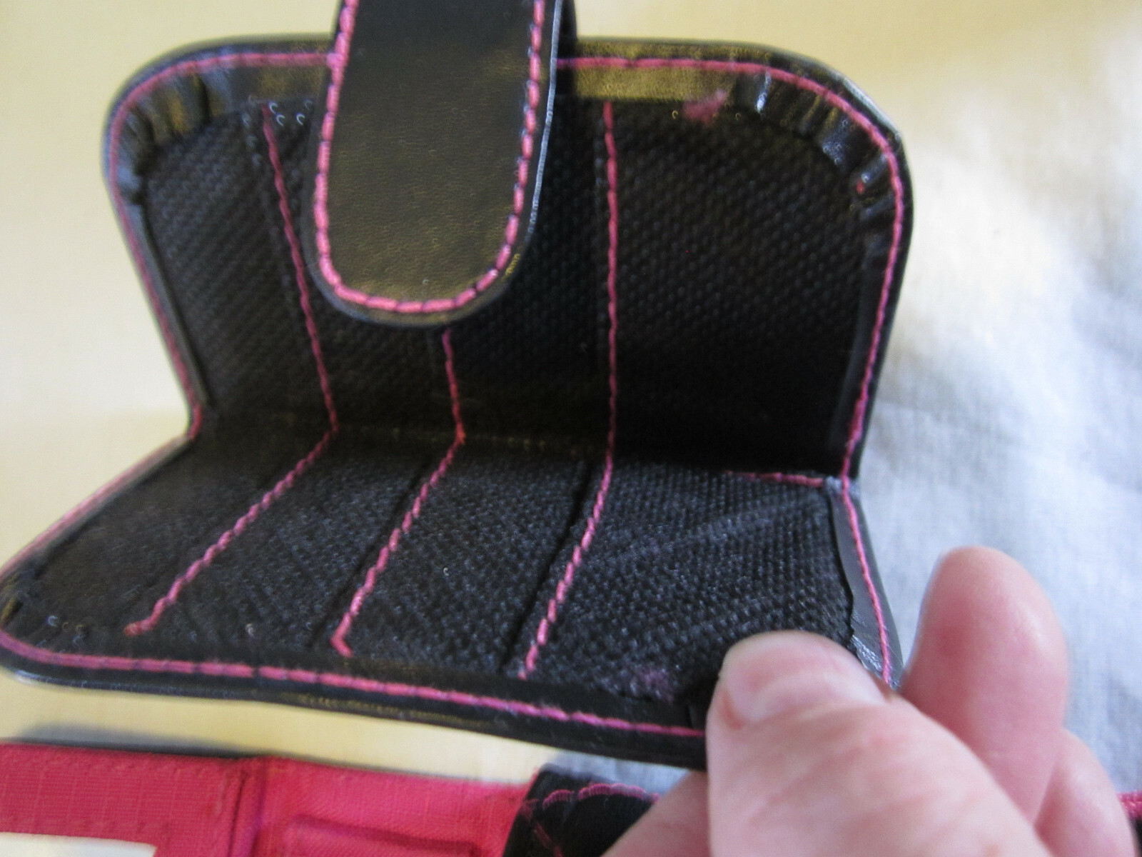 Targus Universal Digital Camera Starter Kit TG-MD100 Cam Case Wallet Shield Care