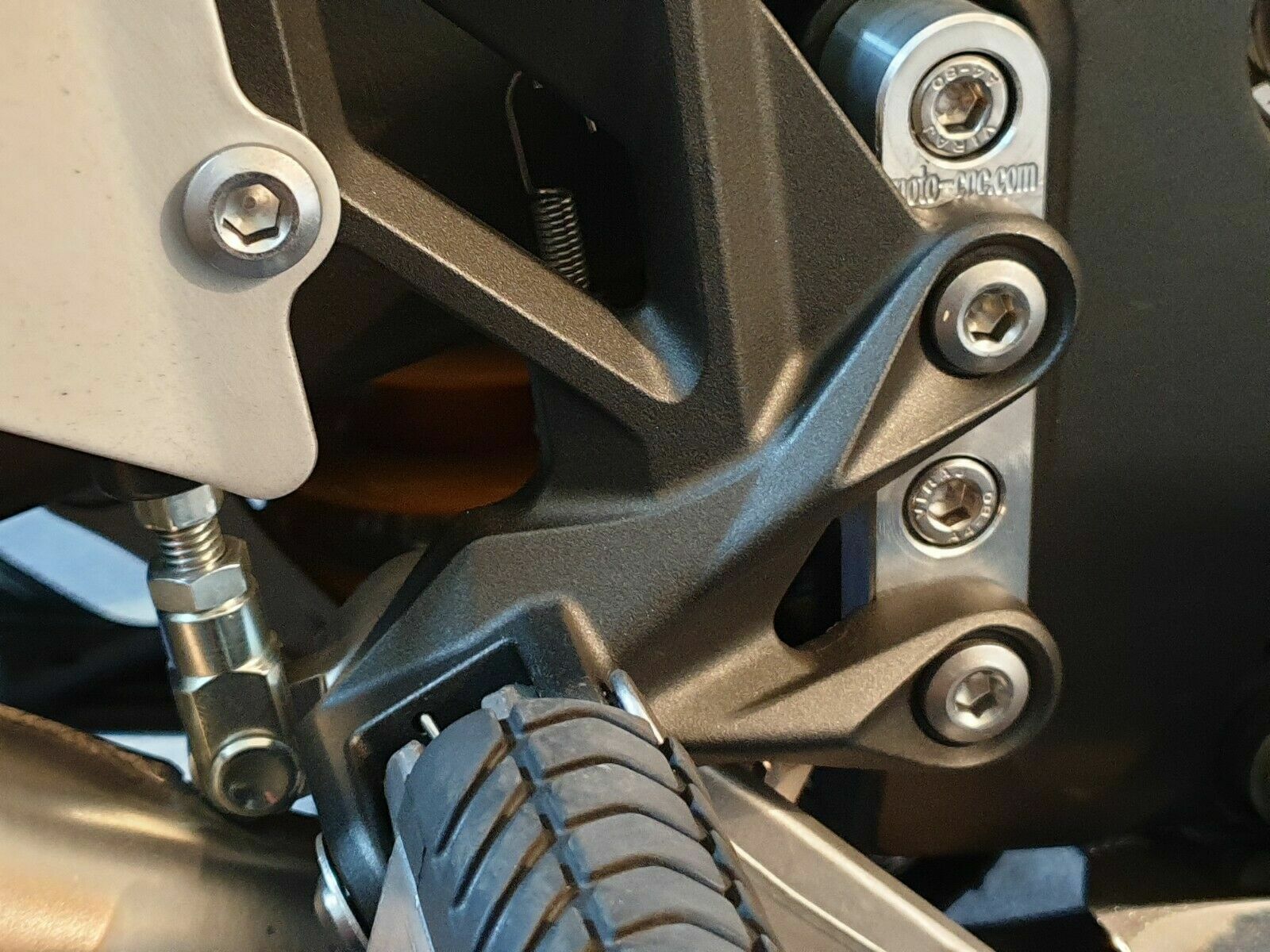 Kawasaki ZZR 1400 20062011 vorne foot peg rest Lowering Kit eBay