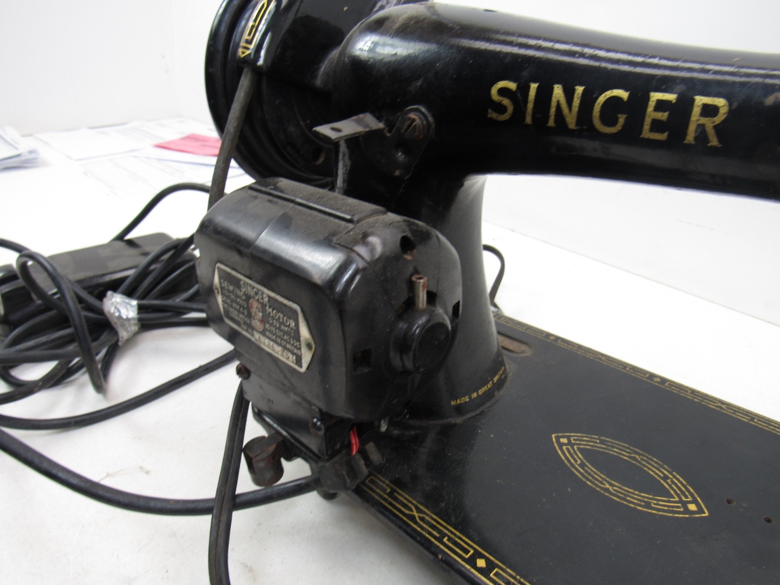 Vintage Singer Sewing Machine Model 99K