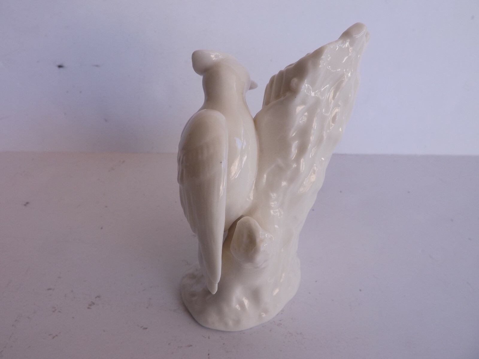 Vintage Mother Bird feedind baby bird figurine