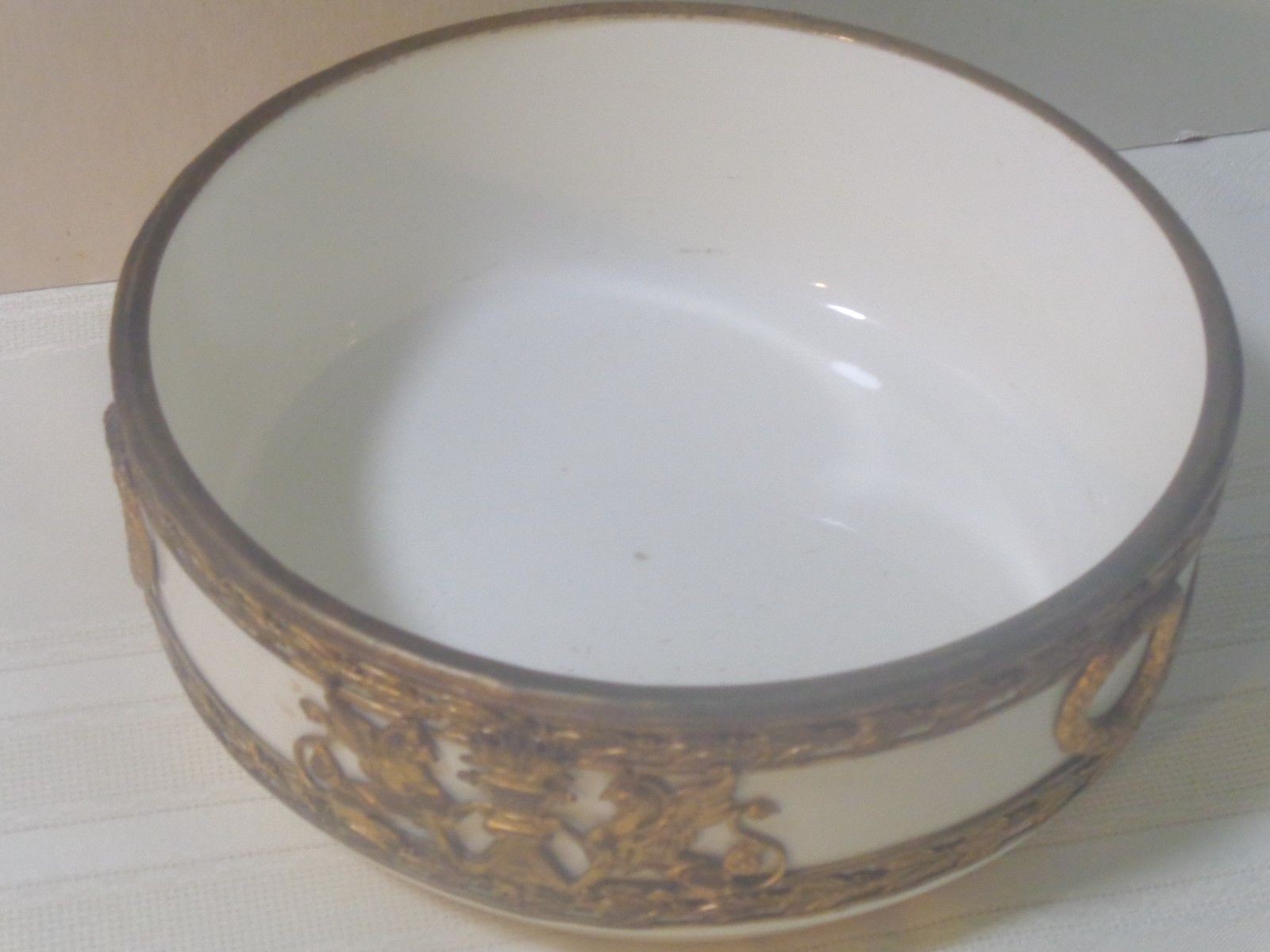 German Waechtersbach white w/  gold gilt bowl , 71/2 