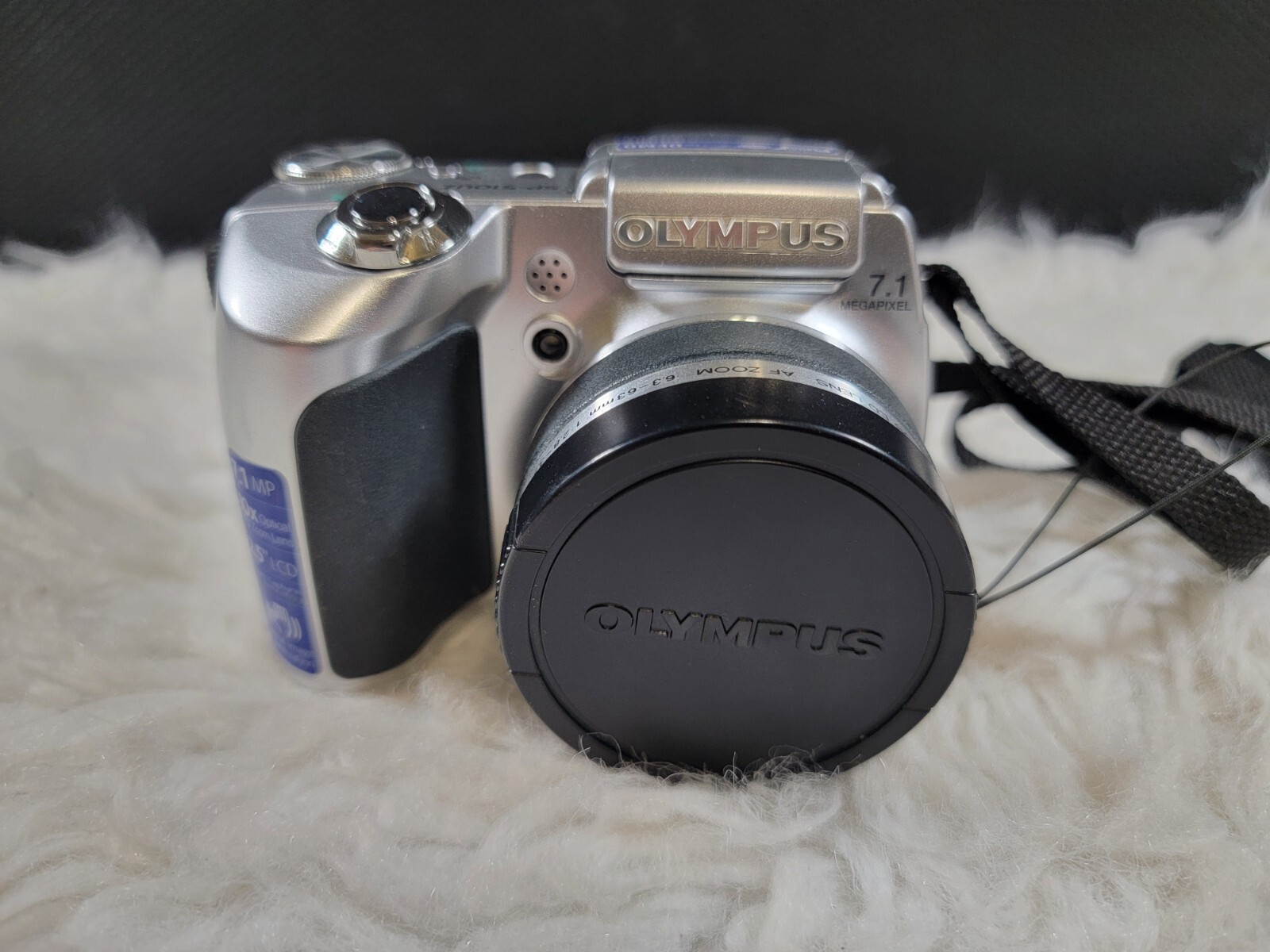 Olympus SP-510UZ Ultra Zoom 7.1MP Digital Camera with 10x