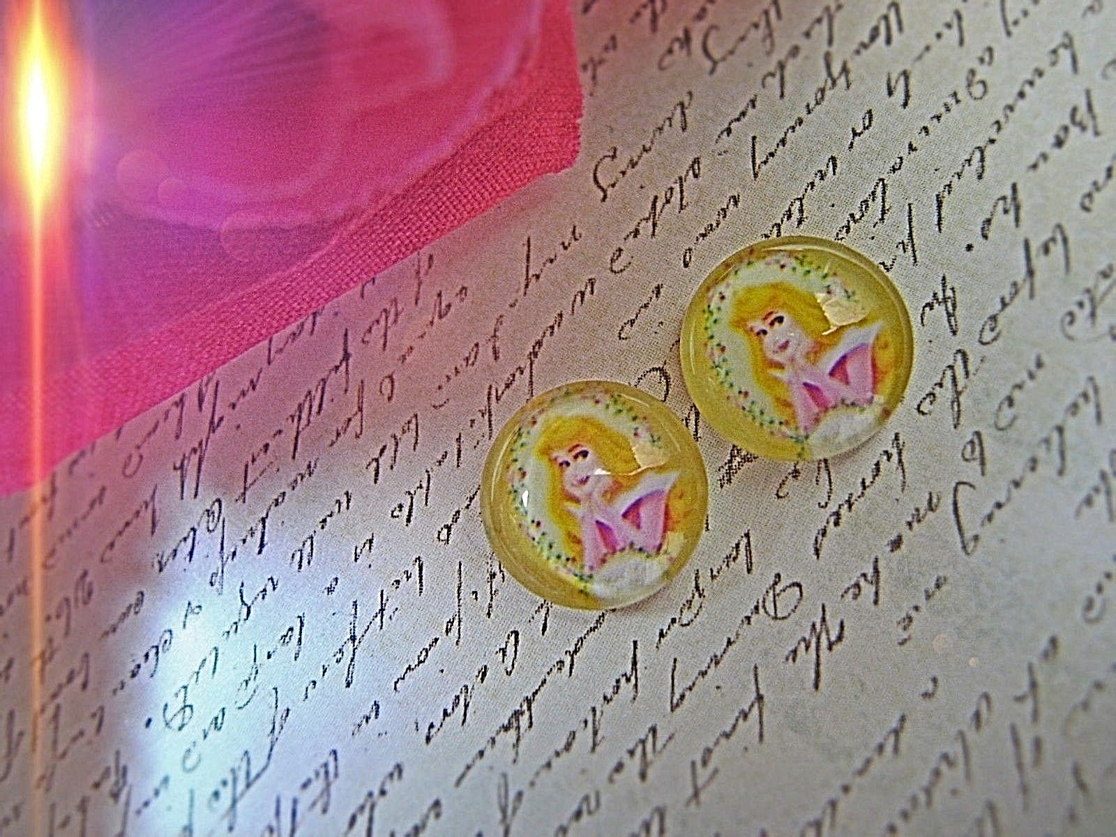 DISNEY PRINCESS Earrings AURORA Sleeping Beauty Glass cabochon post stud yellow