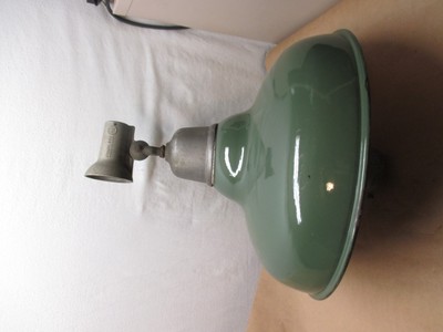 VINTAGE REVERE SERVICE/GAS STATION LIGHT WITH 20