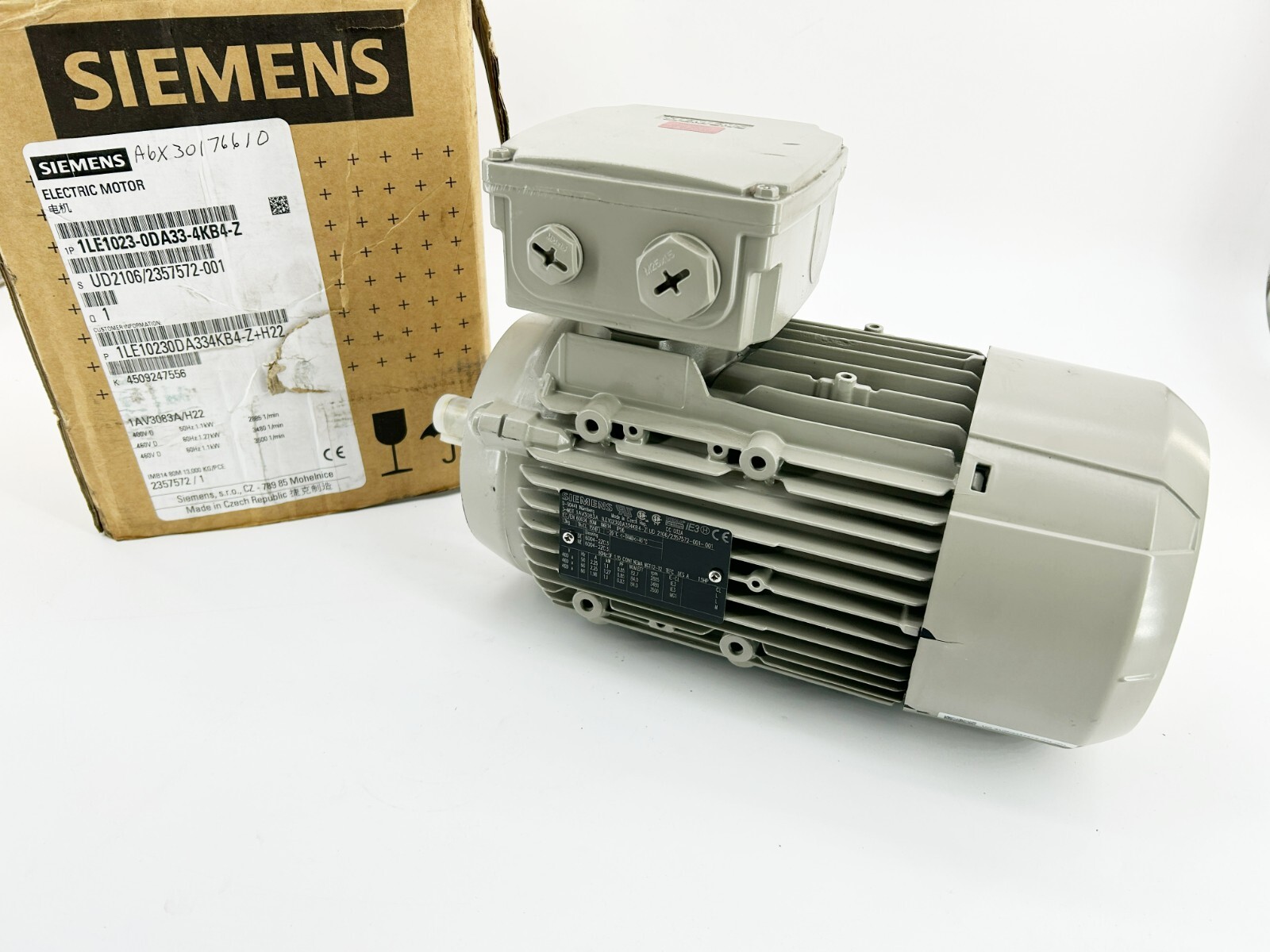 New Siemens 1LE1023-0DA33-4KB4-Z Electric Motor, 400/460V