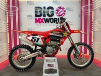 Gas Gas MCF 350 2024 - Only 33 Hours - Stock - New Plastics & Graphics