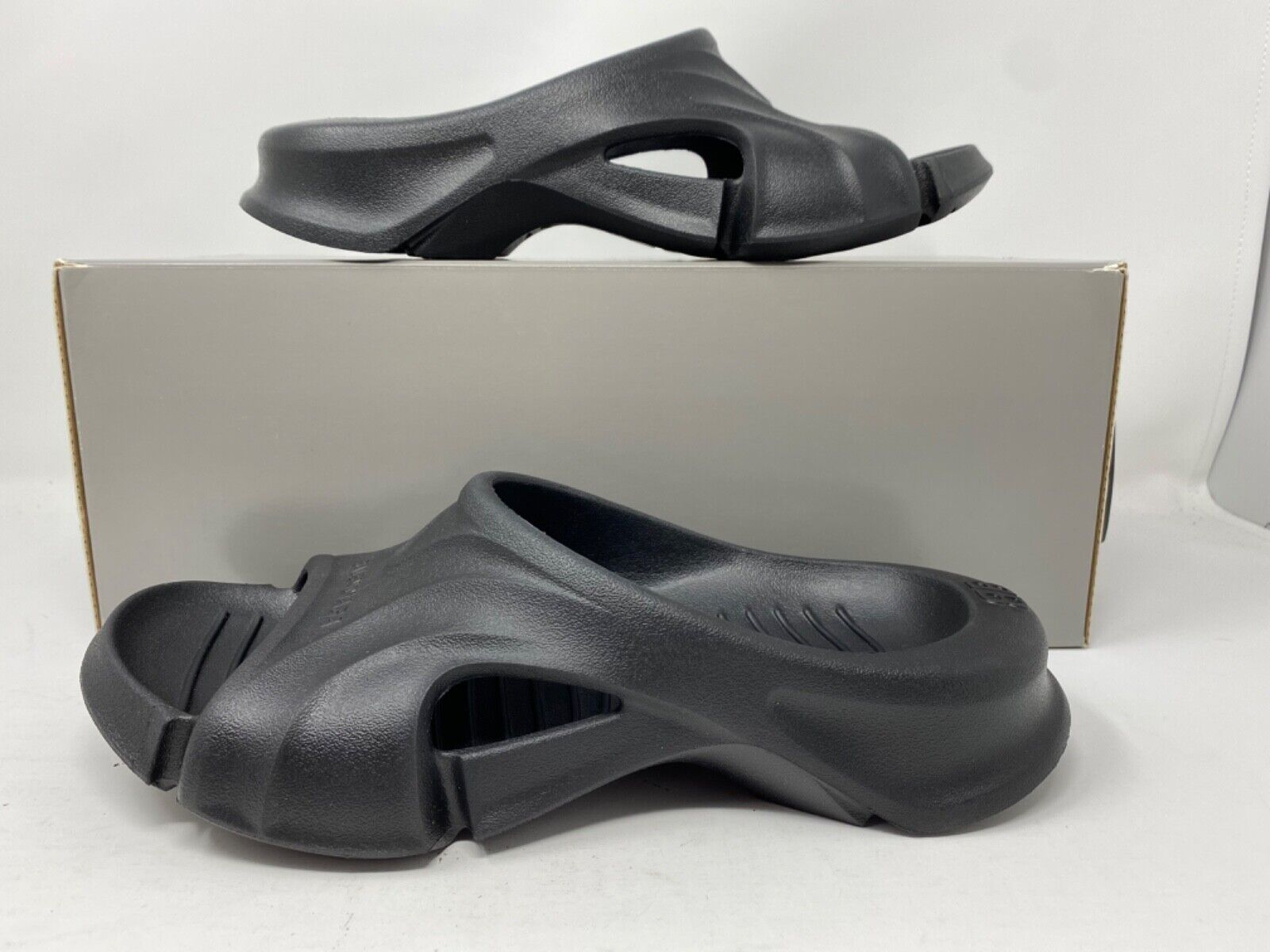 $375 Women's Balenciaga Logo Pool Slides Flat Sandals $375 Women's Balenciaga Logo Pool Slides Flat Sandals