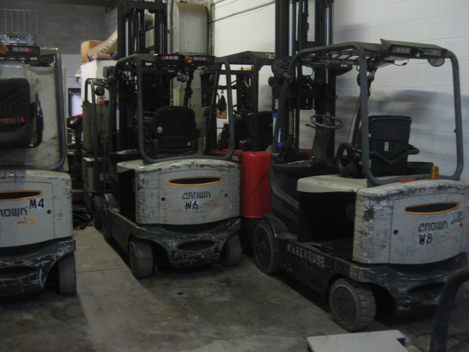 FIVE 2009 CROWN FC4525-50 ELECTRIC FORKLIFTS - CHASSIS ONLY - USED CONDITION