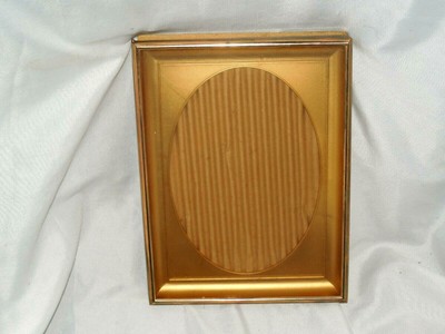 PRE-OWNED BRASS TONE METAL TABLE TOP PICTURE FRAME