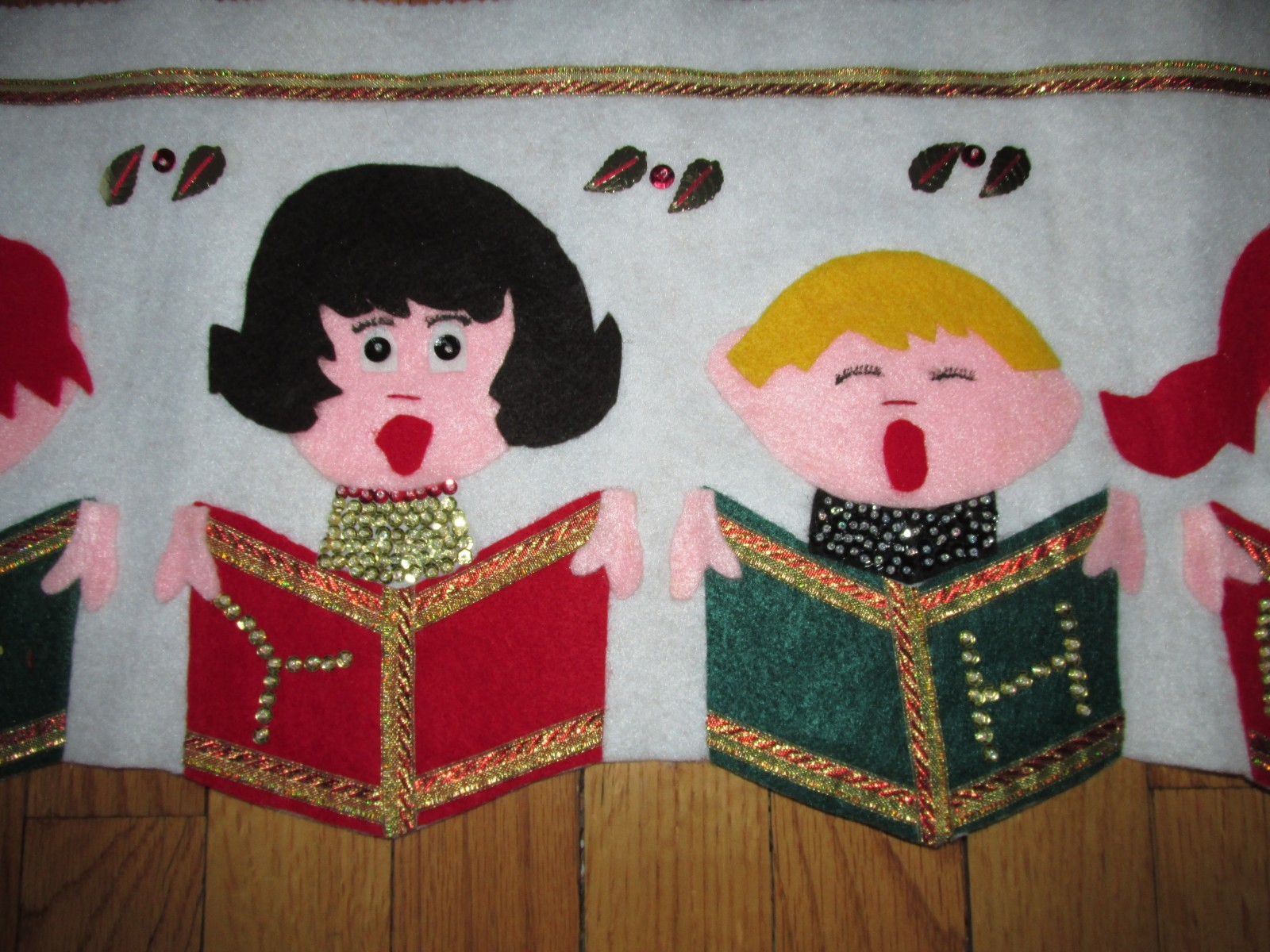 Vintage Sequin Singing Heads Happy Holiday Applique Felt Table Christmas Runner