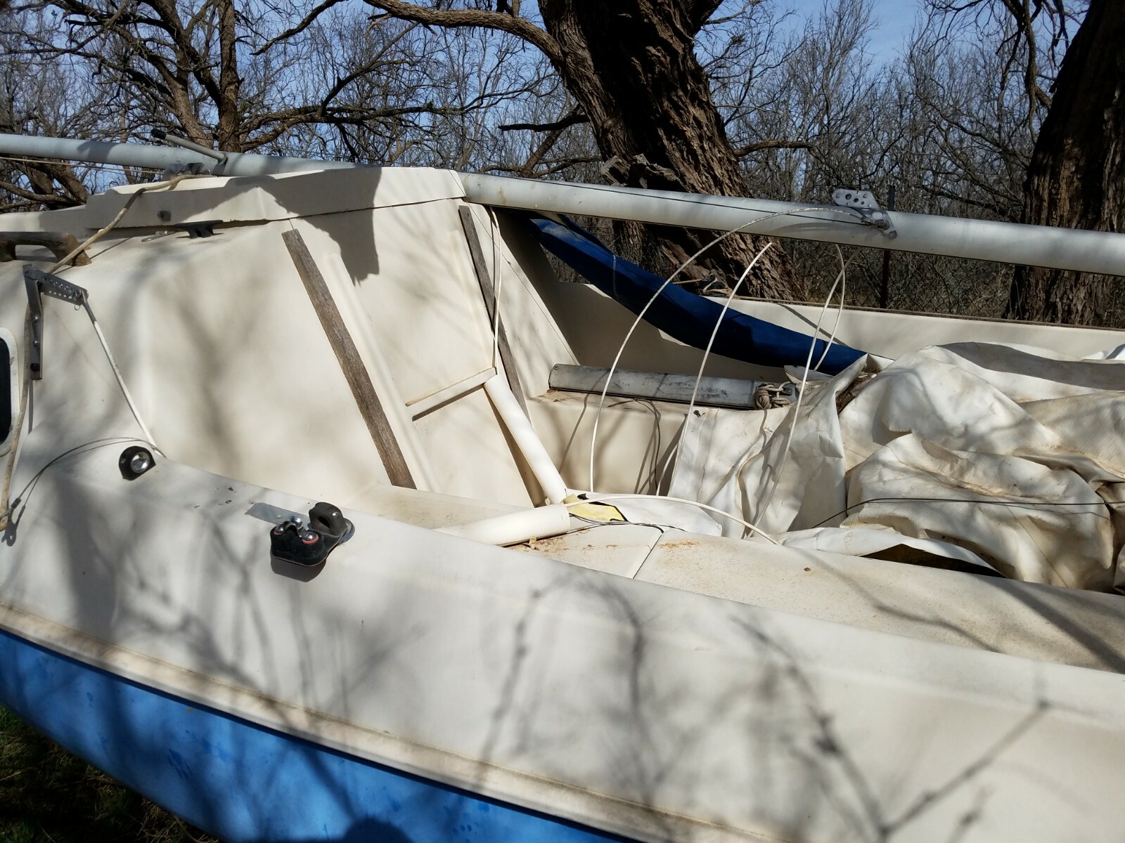 SAILBOAT 15 FEET 6 INCHES WITH TRAILER