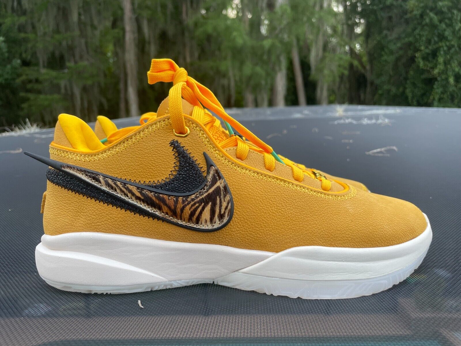 New Nike LeBron 20 Art Basel South Beast Size 8.5 (DQ3828 New Nike LeBron 20 Art Basel South Beast Size 8.5 (DQ3828
