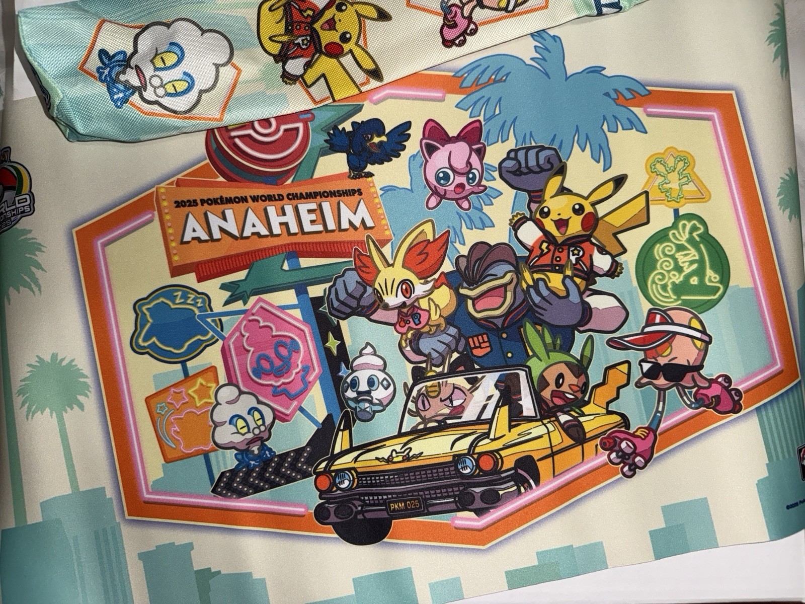 ポケモンWCS ANAHEIM 2025　ピカチュウ プレイマット プレイマット『WCS2025アナハイム(キービジュアル)※』【サプライ