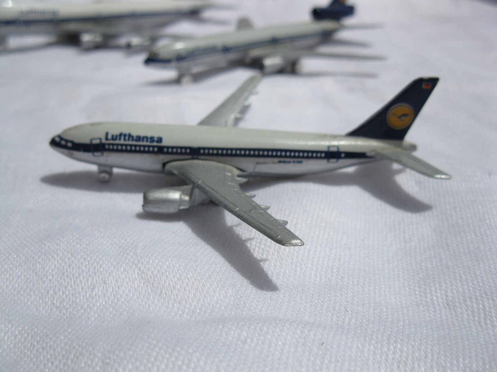 Set of 4 Used Diecast Lufthansa Airlines (747, DC 10, A 310, & 737-300)