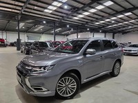 2018 Mitsubishi Outlander 2.4h TwinMotor 13.8kWh 4h CVT 4WD Euro 6 (s/s) 5dr EST