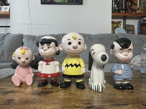 Snoopyビンテージルーシー 陶器のフィギュア 1960's ピーナッツ Snoopyビンテージルーシー 陶器のフィギュア 1960's ピーナッツ