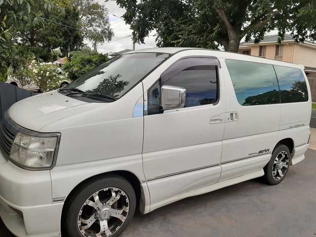 Nissan elgrand 2000