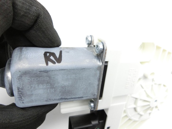 Tesla Model Y LR 20-25 5YJY Fensterhebermotor Rechts Vorne Tesla Model Y LR 20-25 5YJY 01.06.2023 C071822... Vorschau 4