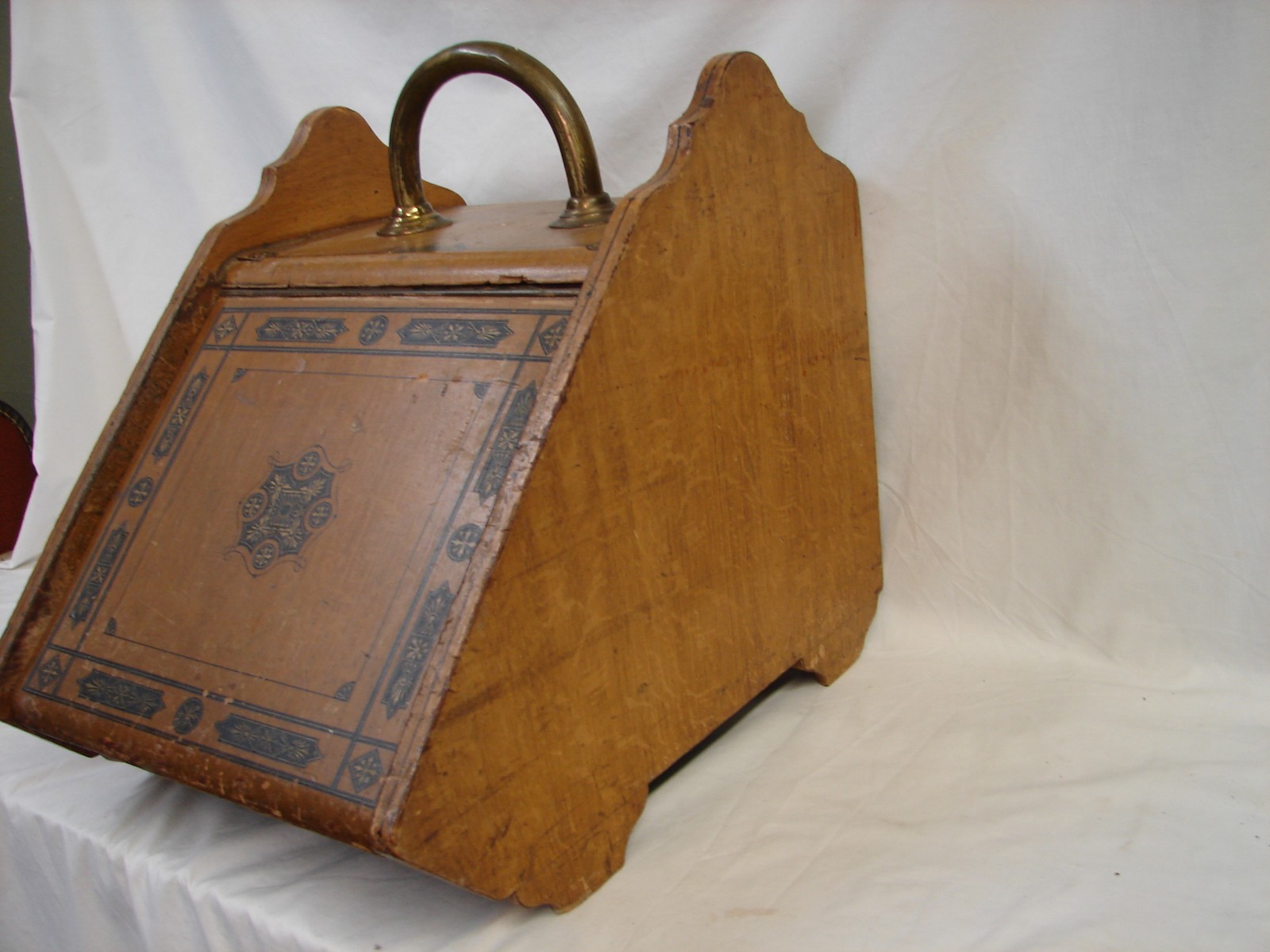 ANTIQUE VICTORIAN COAL HOD WOOD & BRASS ASH SCUTTLE