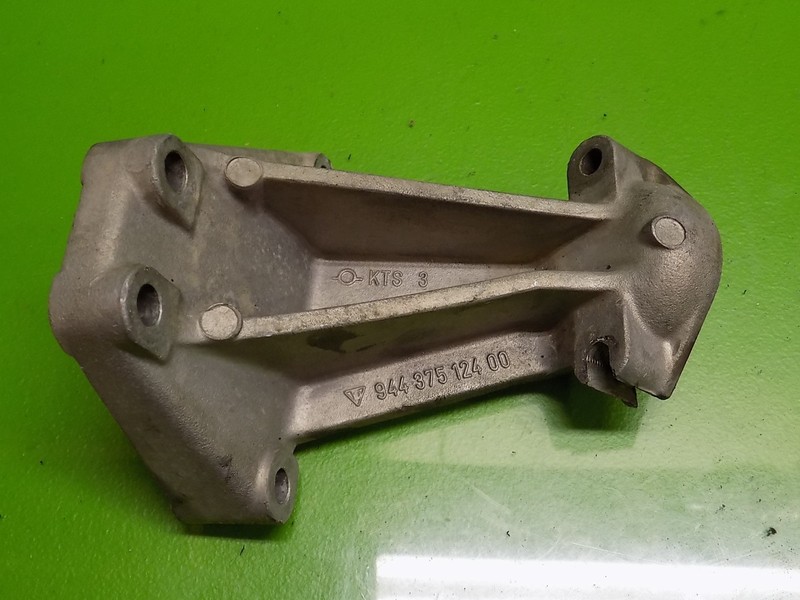 83 84 85 Porsche 944 OEM 94437512400 passenger right engine mount bracket