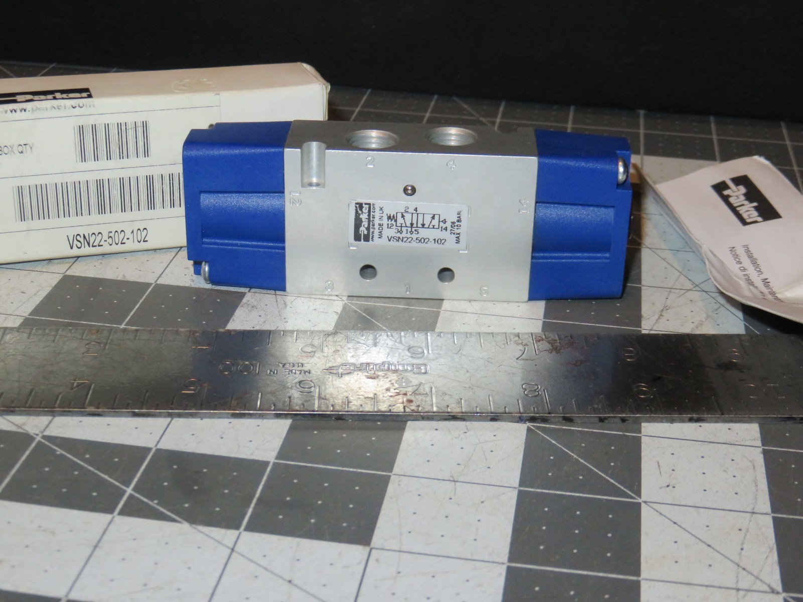 NIB PARKER VSN22-302-102 VALVE VSN22302102 52/05 MAX 10 BAR