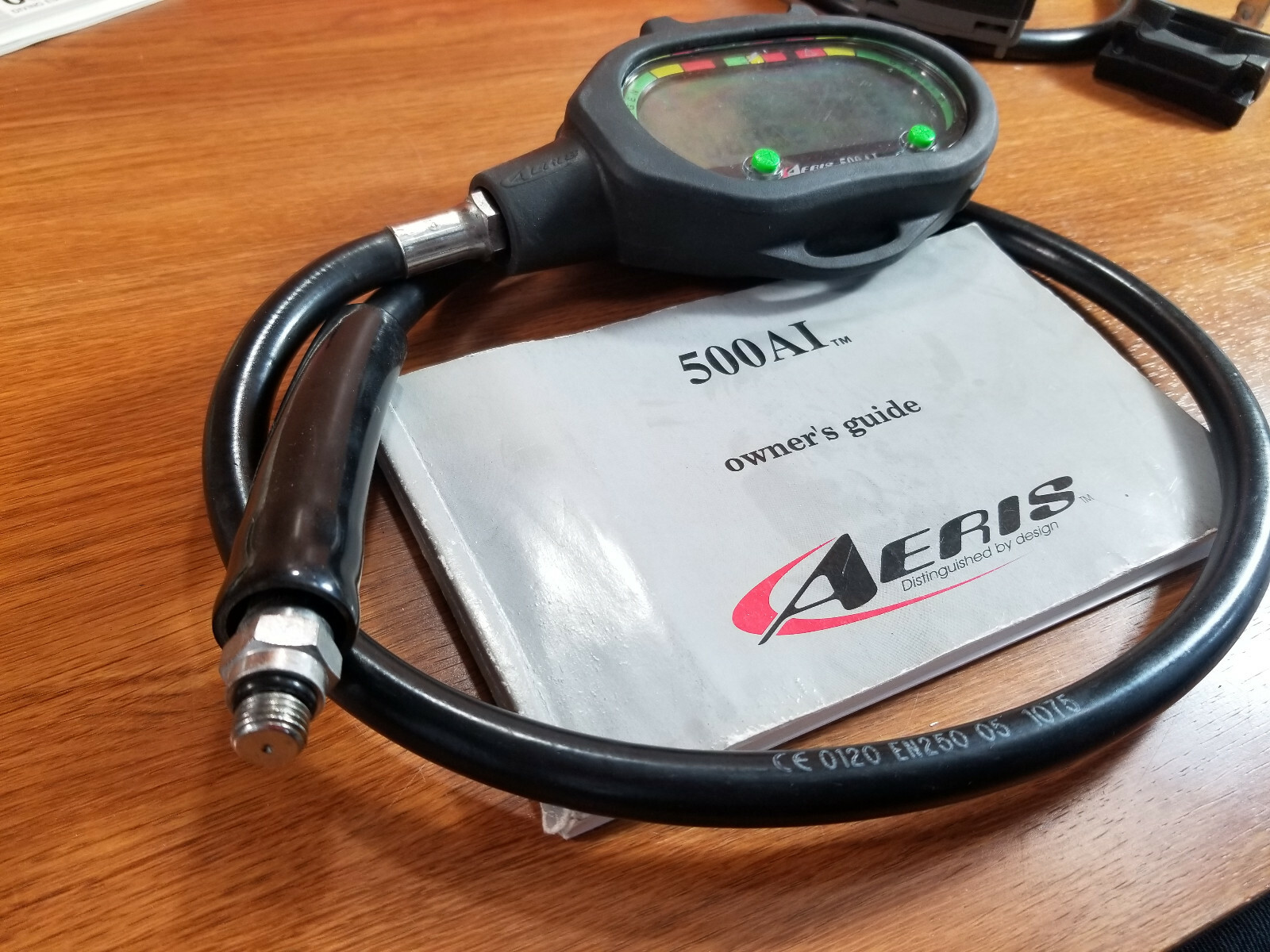 Aeris 500 ai Air Integrated Air /Nitrox Scuba Dive Computer with Original Manual