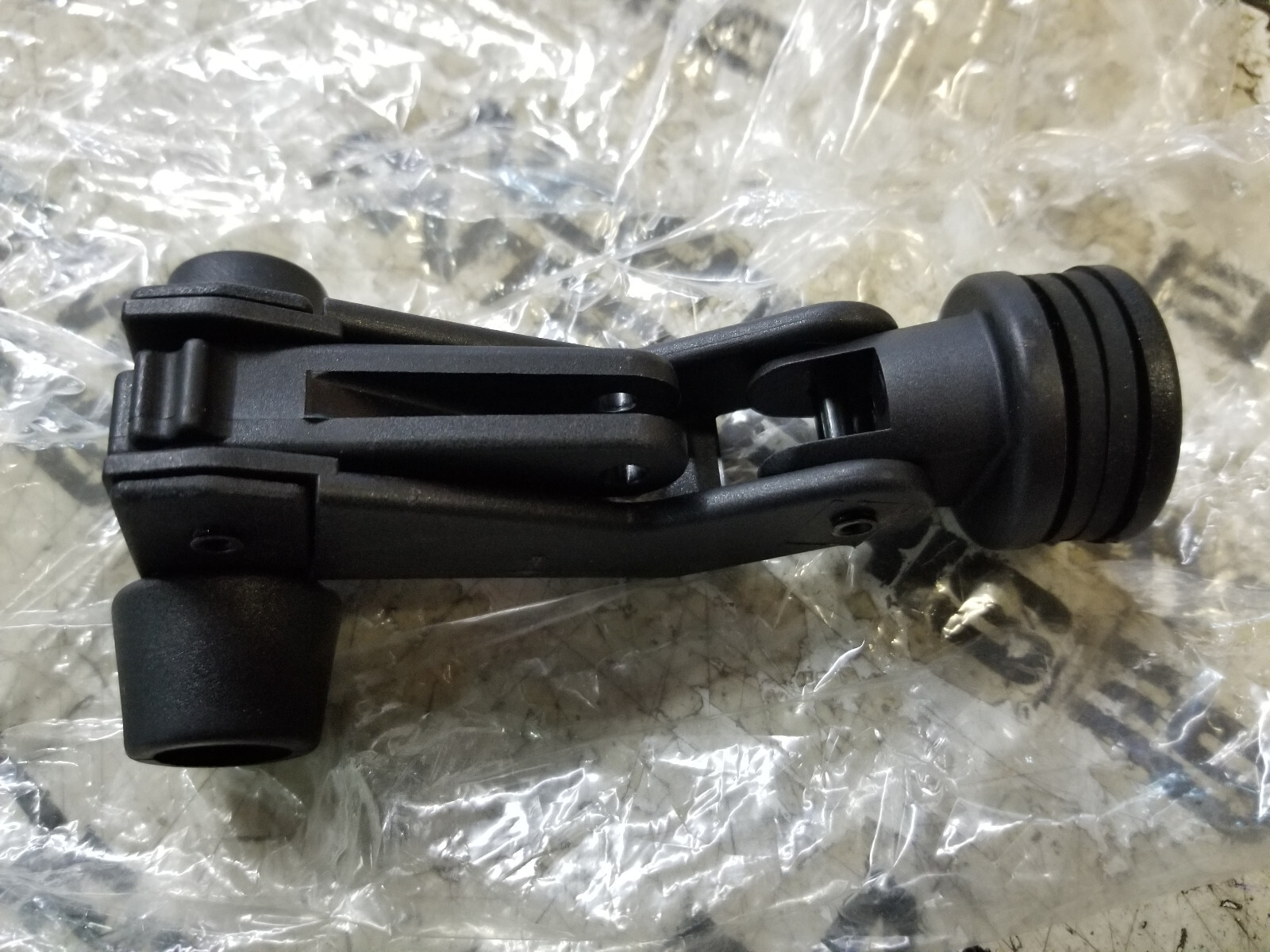 OEM CATERPILLAR 8Y-8294 8Y8294 Glass Bond Window Latch 773F D10R 772 775F - Picture 1 of 5