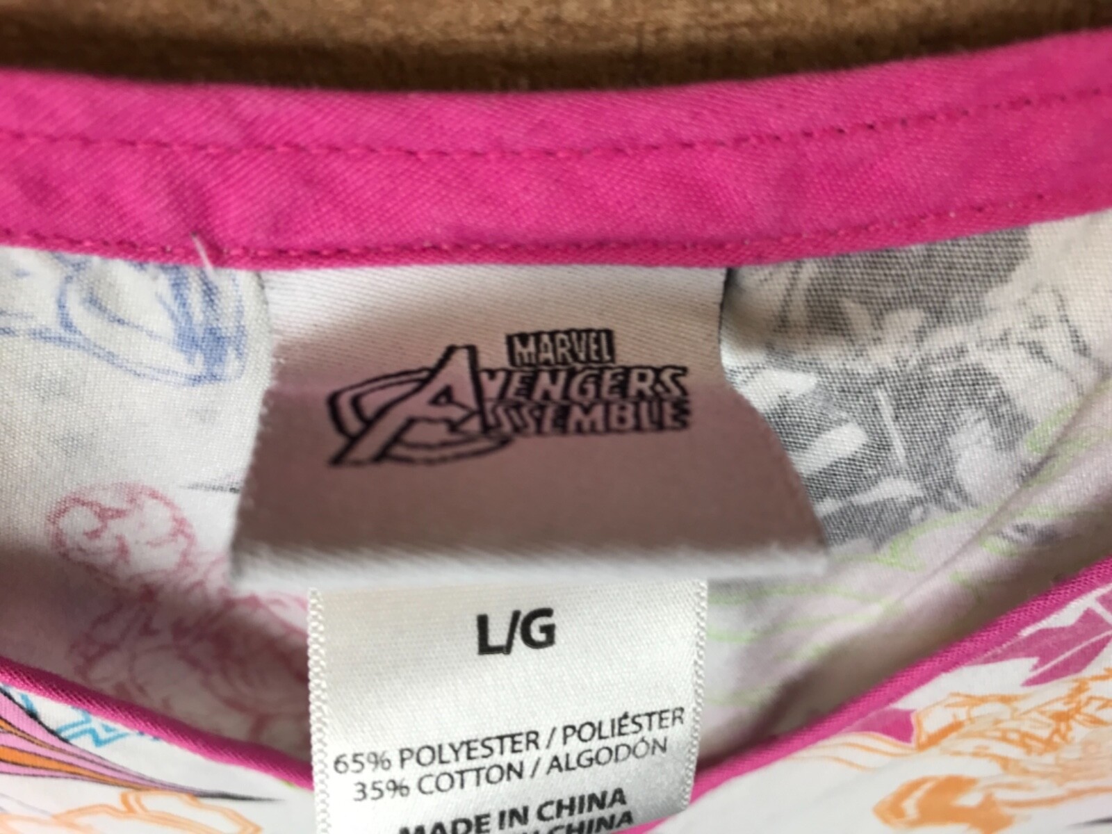 Marvel Avengers Womens Scrub Nursing Shirt pink & White size Large ////