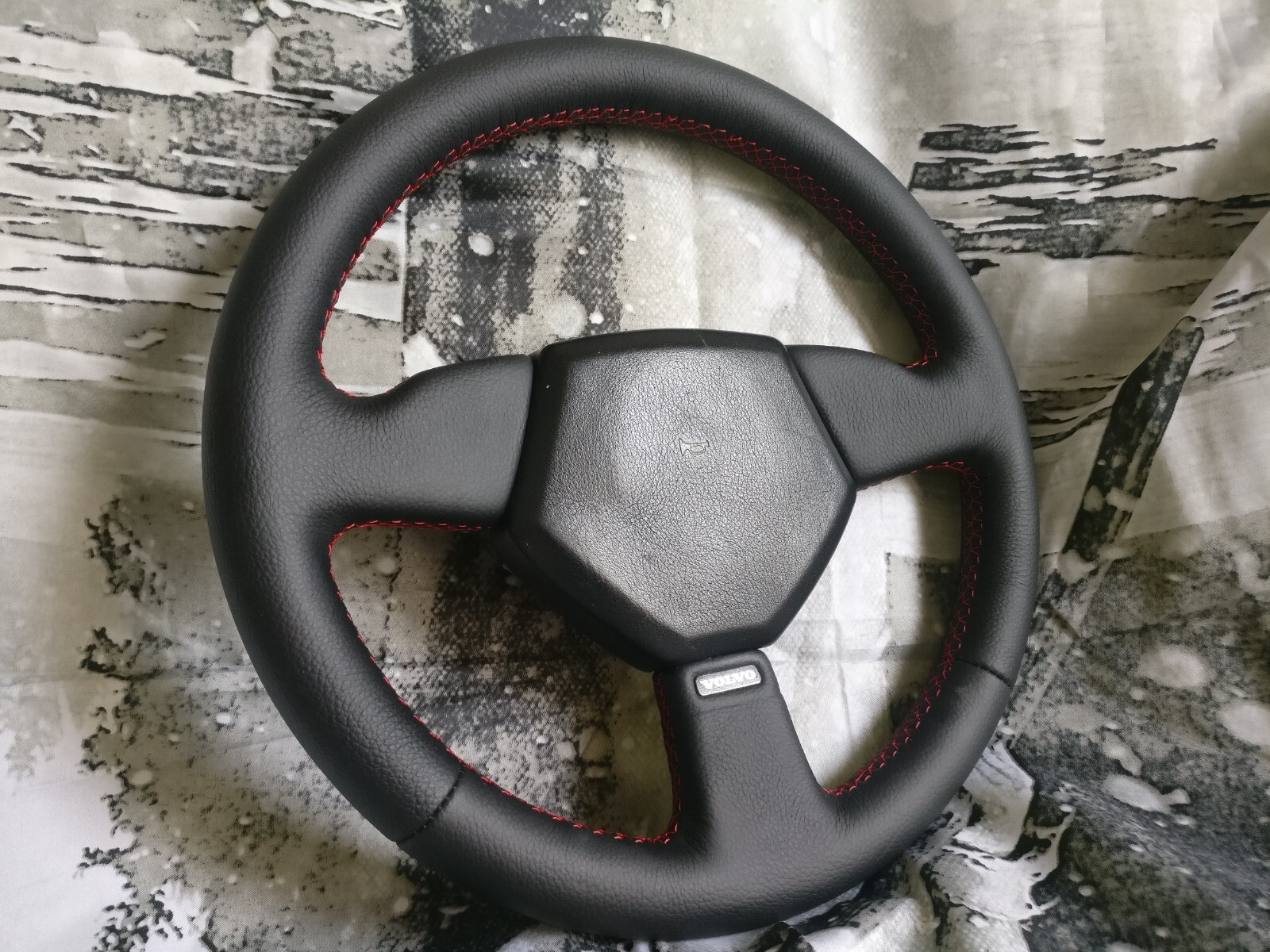 VOLVOボス付きMOMO ステアリングホイール Amazon | MOMO 競技専用ステアリングホイール MOD.80EVO レザー